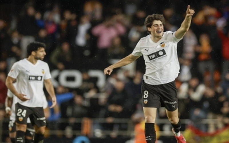 فالنسيا يحسم مواجهة ألافيس بهدف قاتل في الوقت بدل الضائع بالليجا